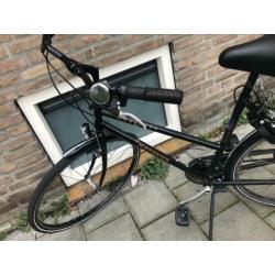 fiets zwart met zeer lichte en hoge snelheden