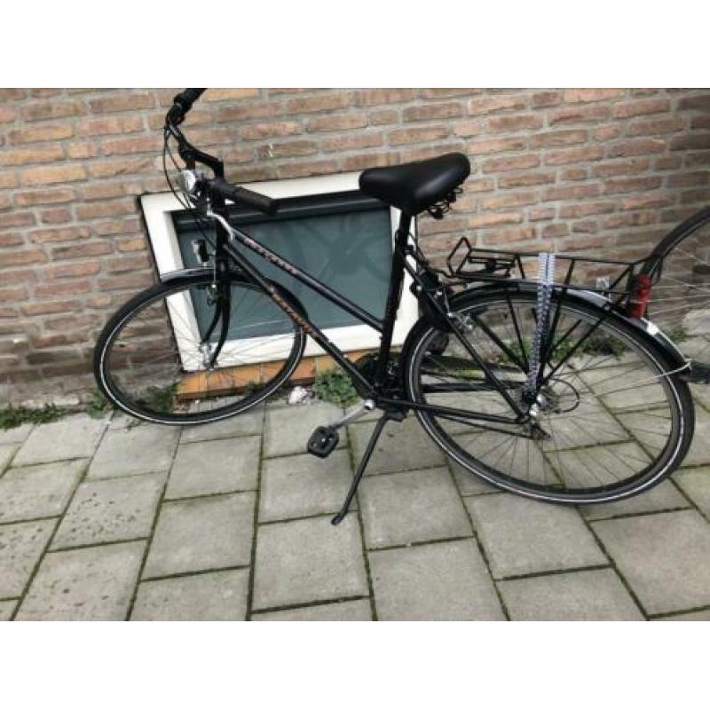 fiets zwart met zeer lichte en hoge snelheden