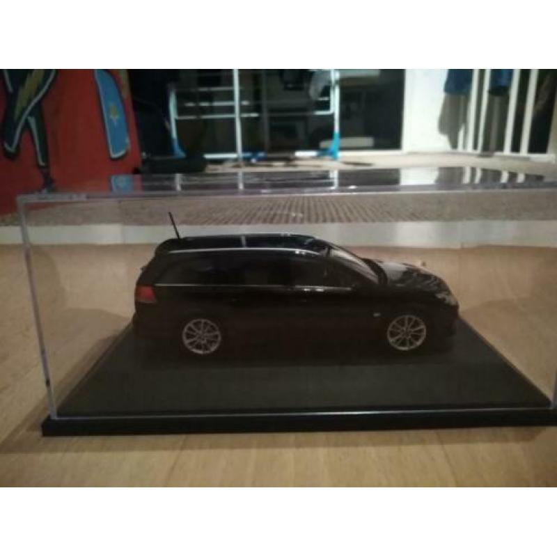 Opel Vectra C Caravan Opc zwart schuco 1:43 (incl ovp)