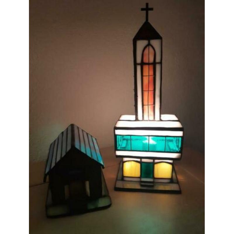 Tiffany lamp tafellamp bureaulamp kerk dorp glas en lood