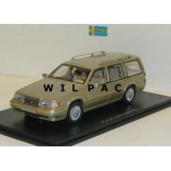 Neo . Volvo 960 Estate goud / beige metallic in 1:43 resin .