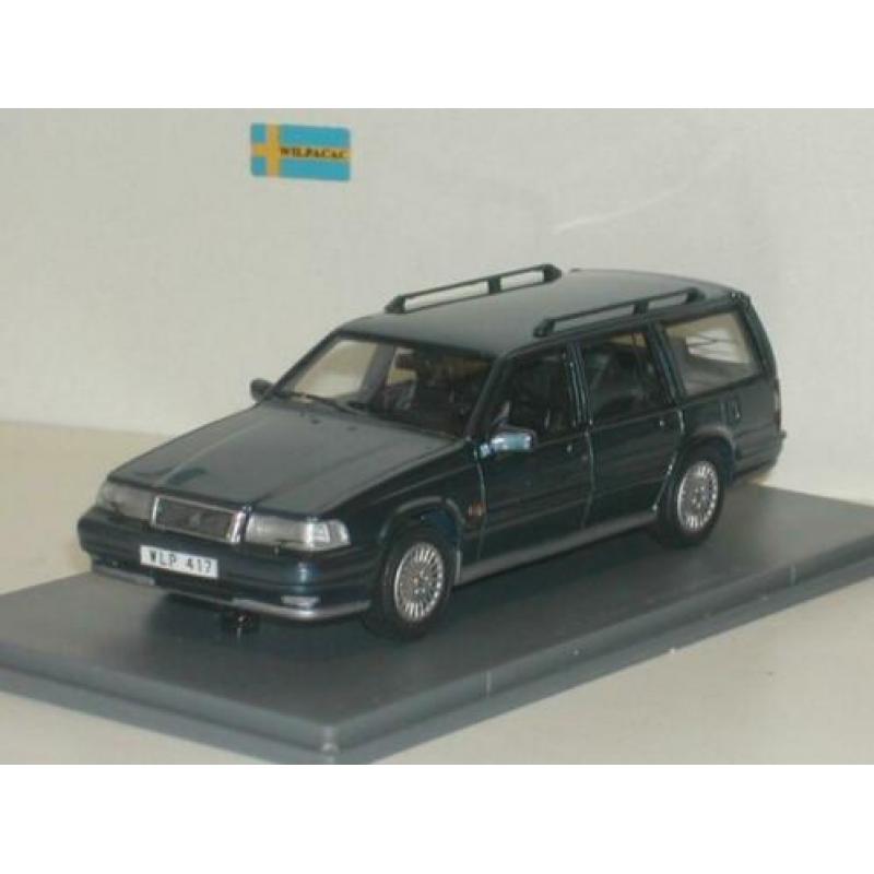 Neo . Volvo 960 Estate goud / beige metallic in 1:43 resin .