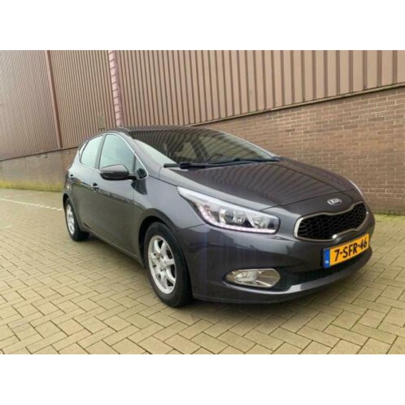 Kia Cee'd 1.6 GDI Business Pack Navi Camera 2013 127.000km