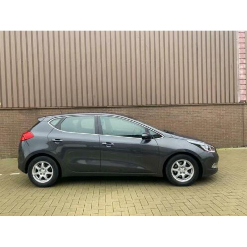 Kia Cee'd 1.6 GDI Business Pack Navi Camera 2013 127.000km