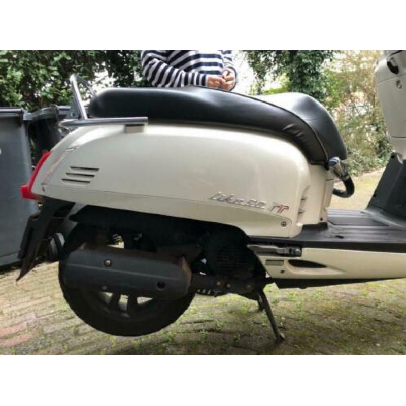 Kymco like TT scooter (45km)