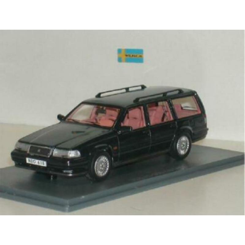 Neo . Volvo 960 Estate goud / beige metallic in 1:43 resin .