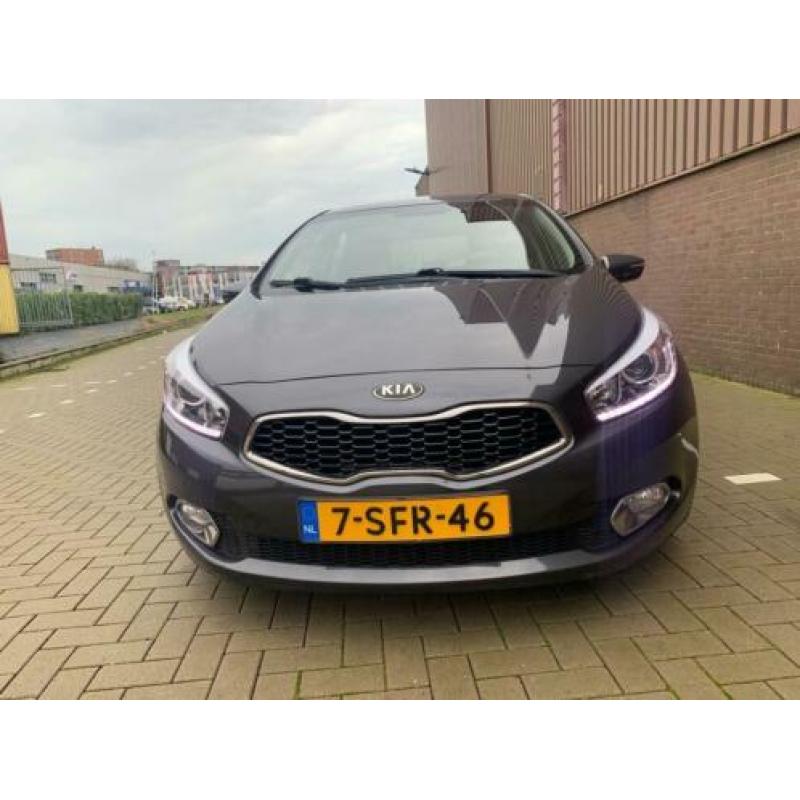 Kia Cee'd 1.6 GDI Business Pack Navi Camera 2013 127.000km