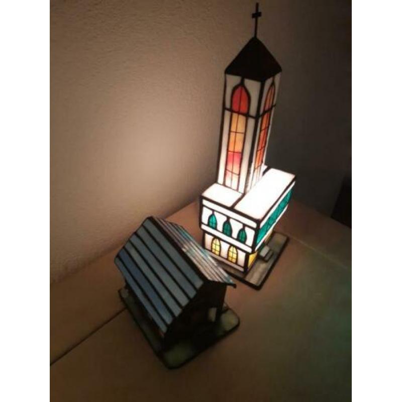 Tiffany lamp tafellamp bureaulamp kerk dorp glas en lood