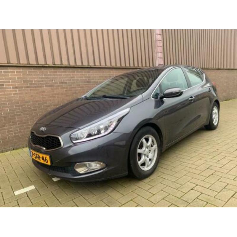 Kia Cee'd 1.6 GDI Business Pack Navi Camera 2013 127.000km