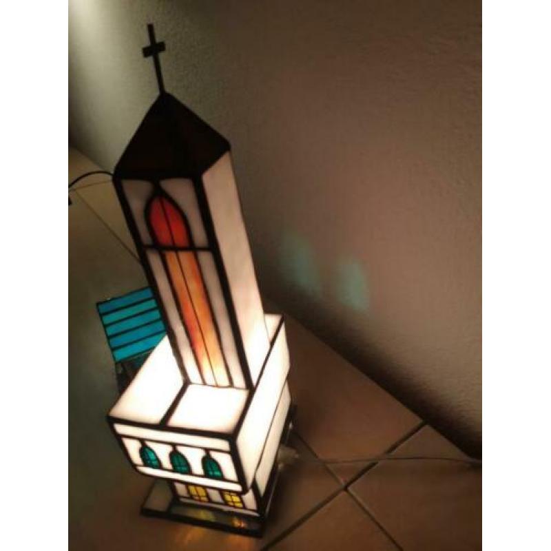 Tiffany lamp tafellamp bureaulamp kerk dorp glas en lood