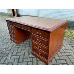 Antiek bureau (partnerdesk)