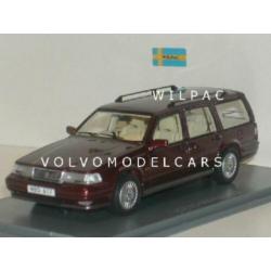 Neo . Volvo 960 Estate goud / beige metallic in 1:43 resin .