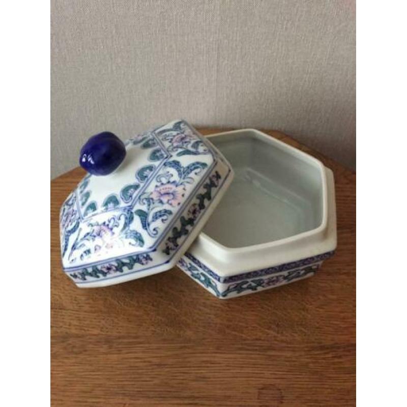 Vintage Chinese potten