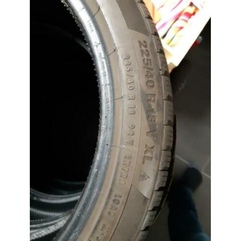 Continental Wintercontact Winterbanden 225/40 R18