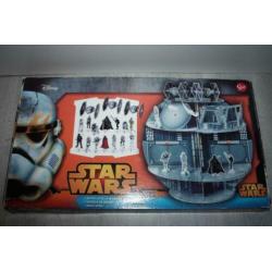 Te koop Star Wars display van Death Star in OVP