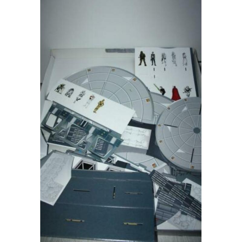 Te koop Star Wars display van Death Star in OVP