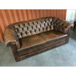 ????Vintage Chesterfield bank