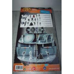 Te koop Star Wars display van Death Star in OVP