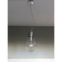 2 ‘bulb’ tafellampen - design