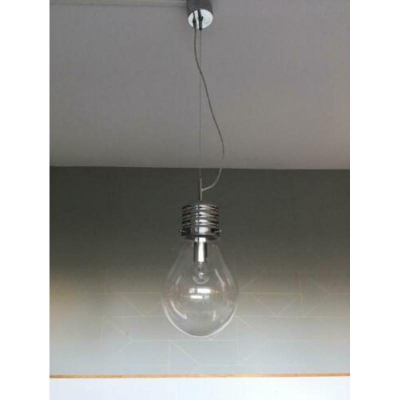 2 ‘bulb’ tafellampen - design