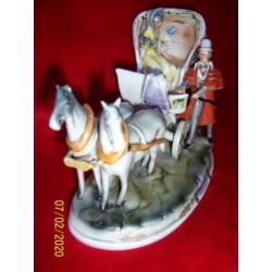 ,, capodimonte" porselein rijtuig met paarden. made in italy