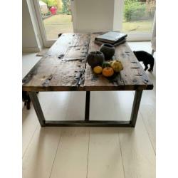 Stoere houten salontafel