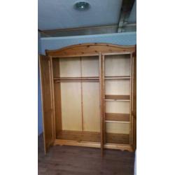 Te koop: Houten kast 3 deurs