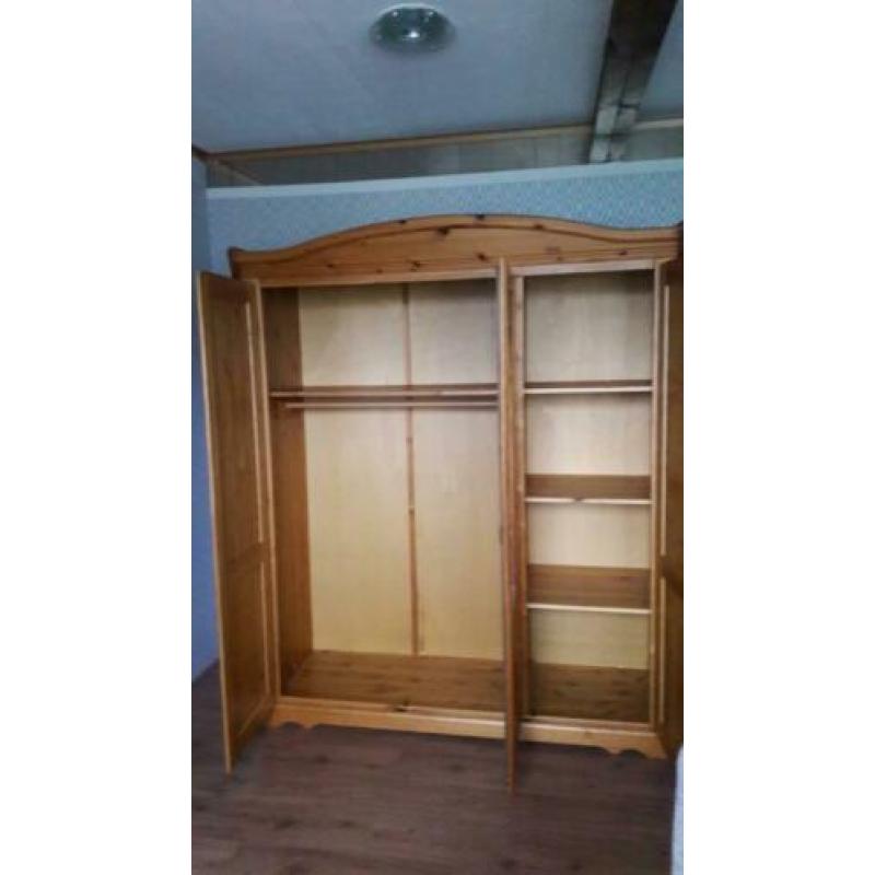 Te koop: Houten kast 3 deurs