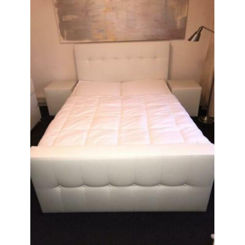 Boxspring lederlook wit/creme