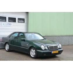 Mercedes-Benz E-klasse 240 Avantgarde Automaat Xenon Airco