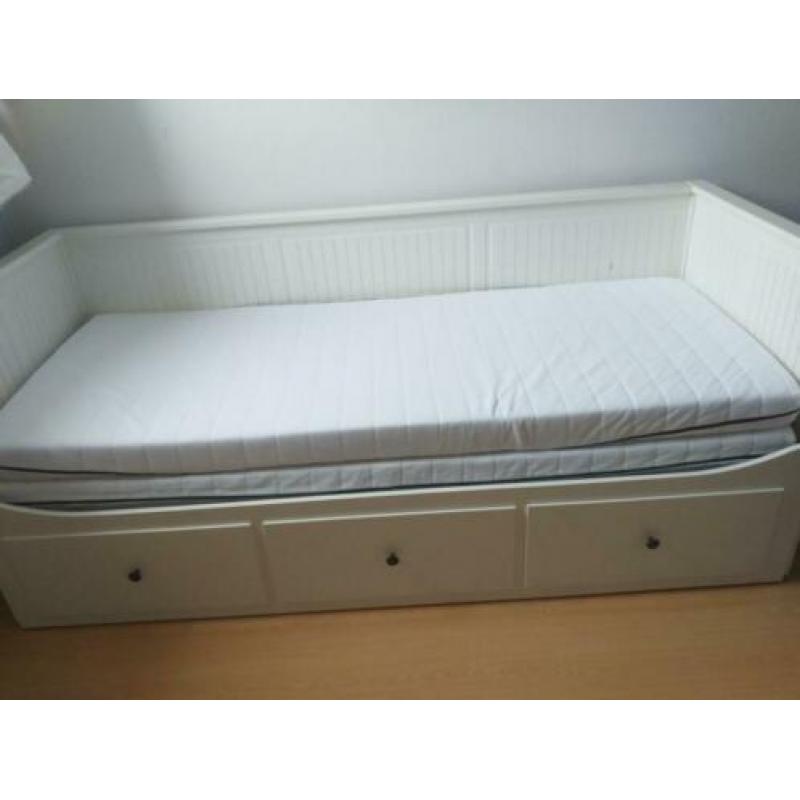 Hemnes bedbank wit IKEA