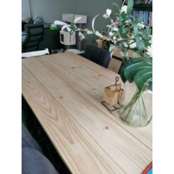 Zware eettafel en buffetkast