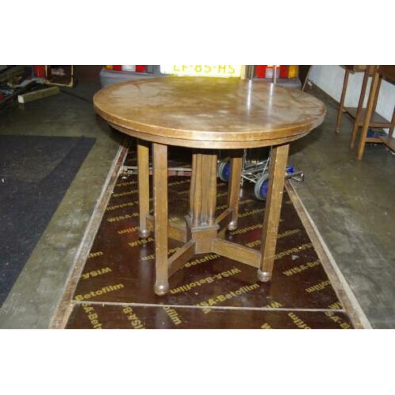 Antiek ronde tafel