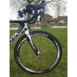 Kuota Kharma race full Carbon ultegra afgemonteerd maat 56