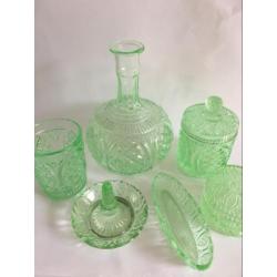 Uraniumglas/Annagroen Toiletset Uranium Glas/Vaseline Glass