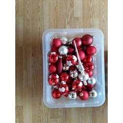 Kerstballen 25 € per krat inc krat