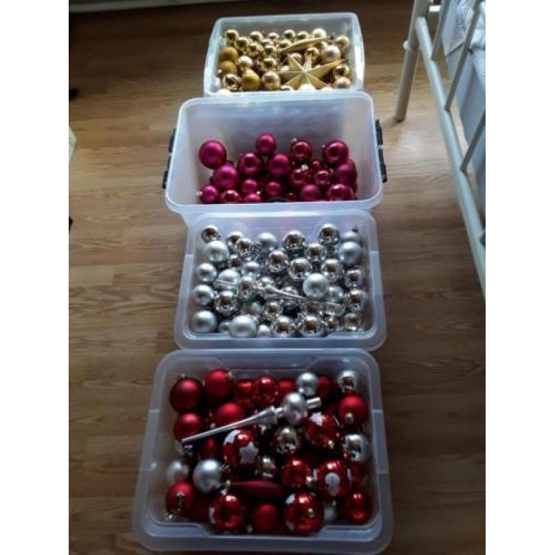 Kerstballen 25 € per krat inc krat