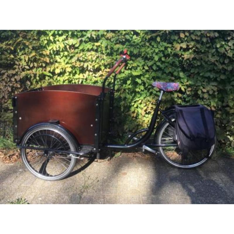 1 jaar oude bakfiets met regenhoes, 7 versnellingen