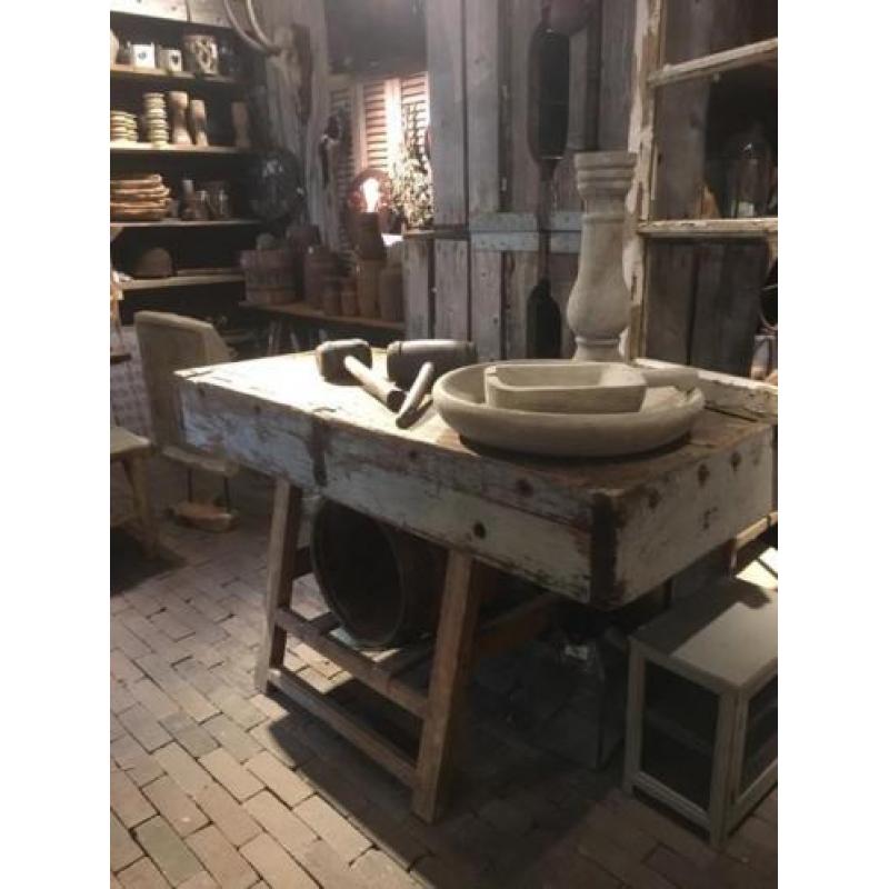 Stoere oude hout werkbank badkamer meubel Het Grachtenpand