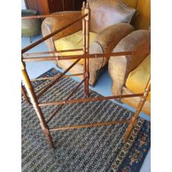 Vintage Franse faux bamboo handdoeken standaard, €65,-.